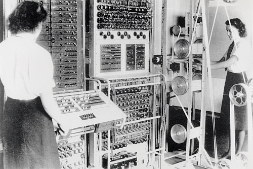 a photo a two women working on the Colossus computer in 1943